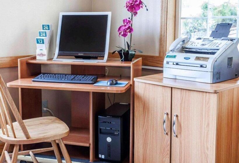 فندق Quality Inn & Suites Bremerton Near Naval Shipyard