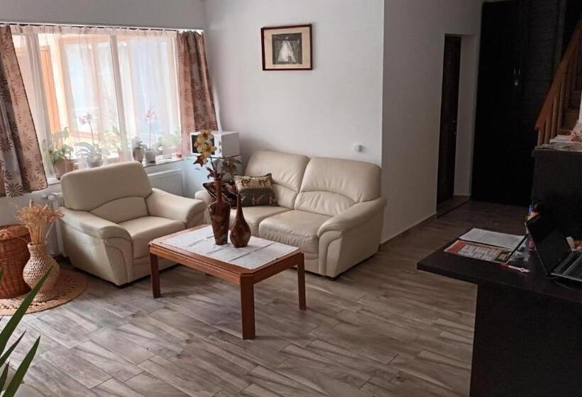 مبيت وإفطار Pavilon Panzió étterem és Pizzéria