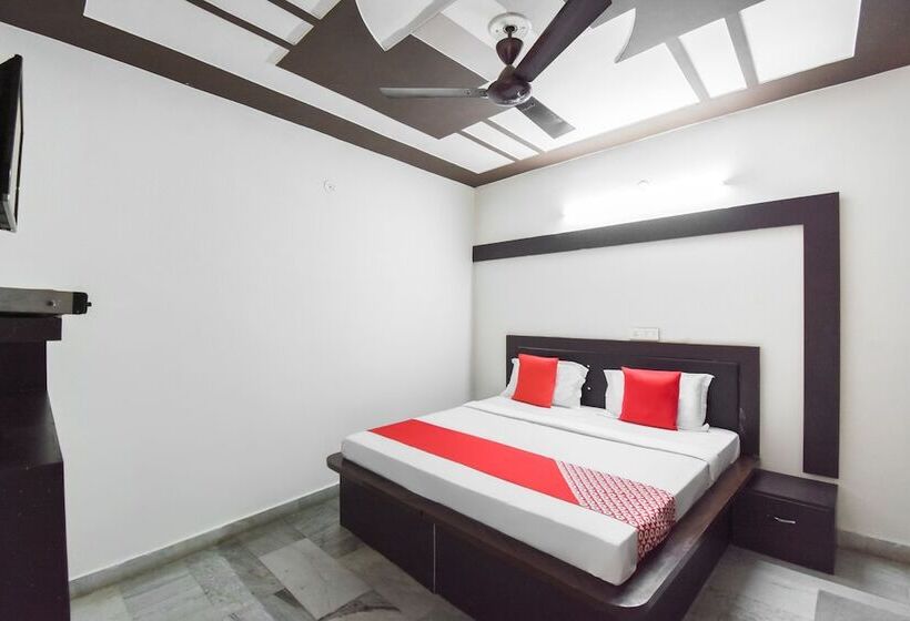 فندق Oyo 48899  V Seven