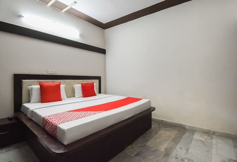 فندق Oyo 48899  V Seven