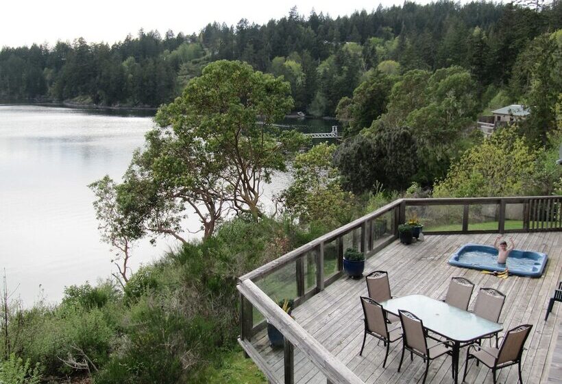 مبيت وإفطار Arbutus Cove Guesthouse