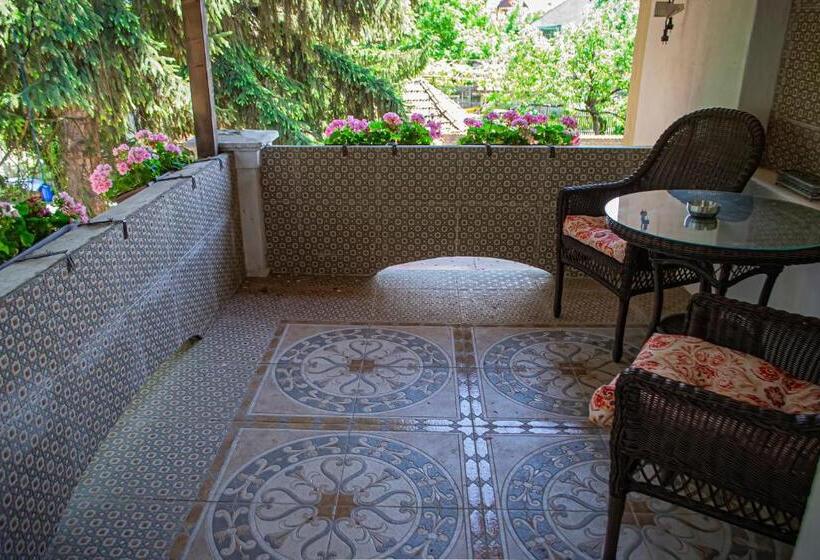 تختخواب و صبحانه Vila Rozalia Garden Gate