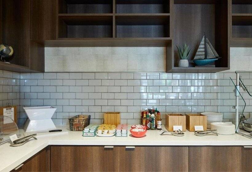 Отель Towneplace Suites By Marriott Thousand Oaks Agoura Hills