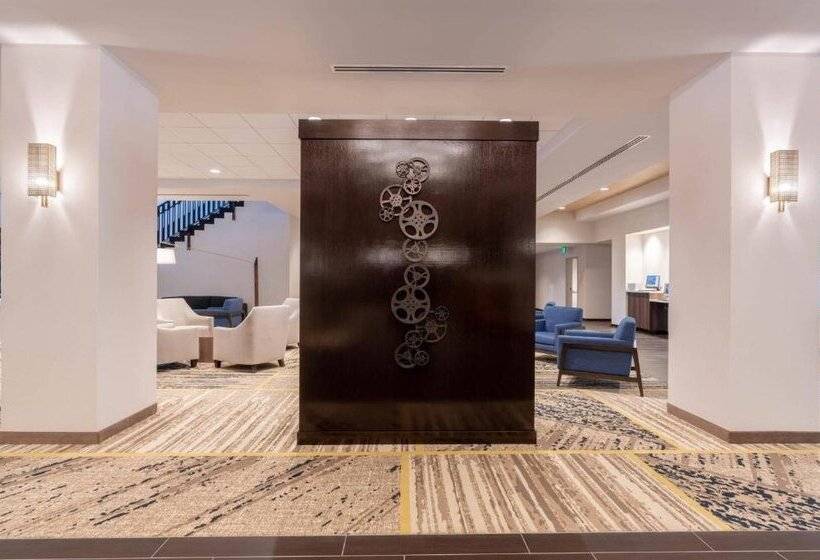 Отель Towneplace Suites By Marriott Thousand Oaks Agoura Hills