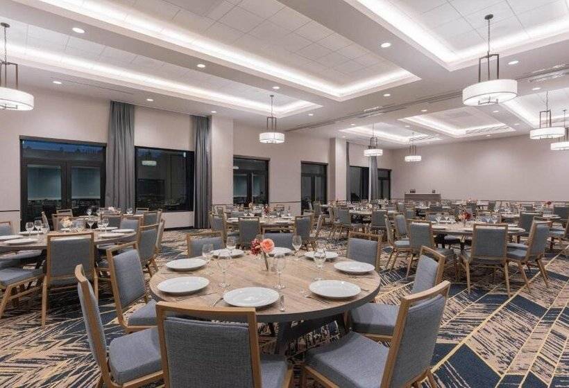 Отель Towneplace Suites By Marriott Thousand Oaks Agoura Hills