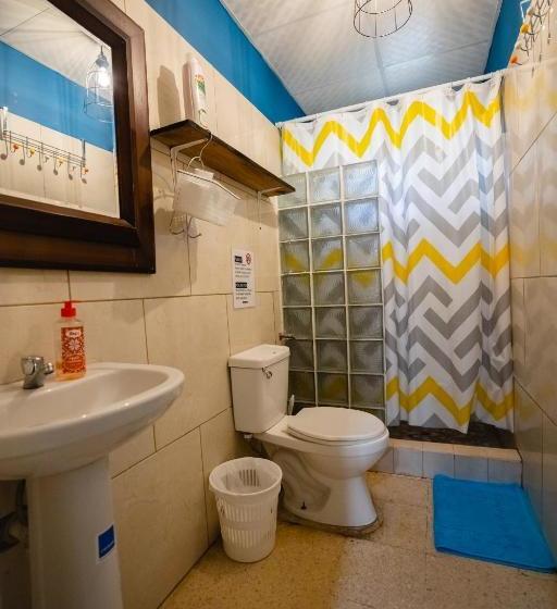بنسيون Hostal & Café Travelers