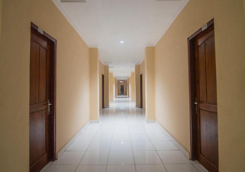 Collection O 1401 Hotel Mayanearketapang Satu Beach