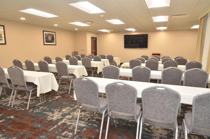 هتل Comfort Inn & Suites West Des Moines