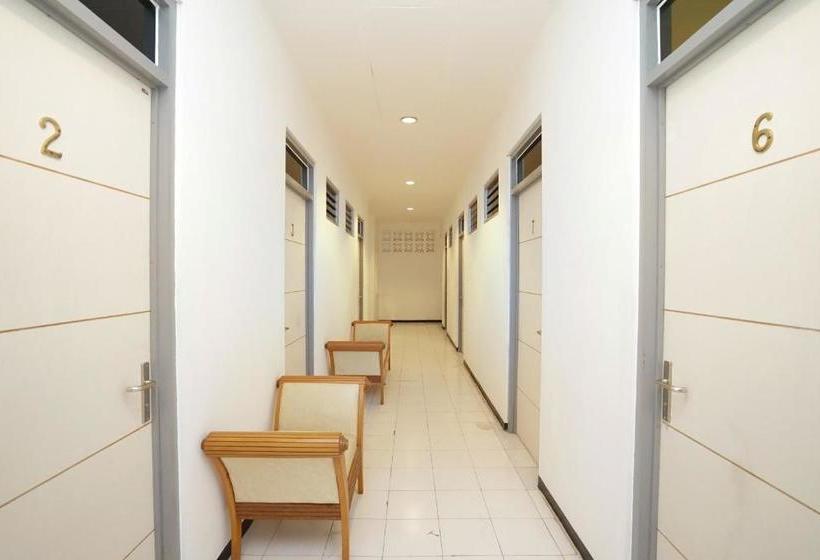 Hotel Darmo Permai Guesthouse By Oyo Rooms