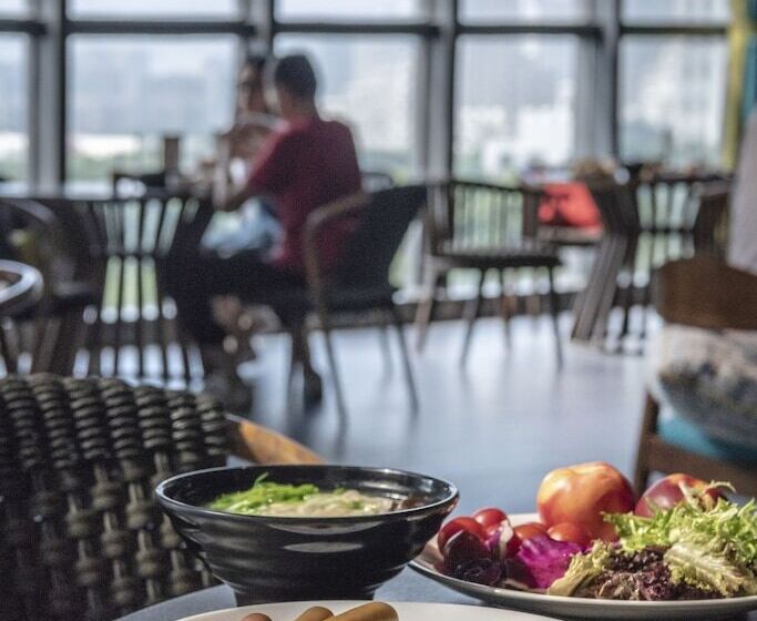 هتل Mehood Lestie