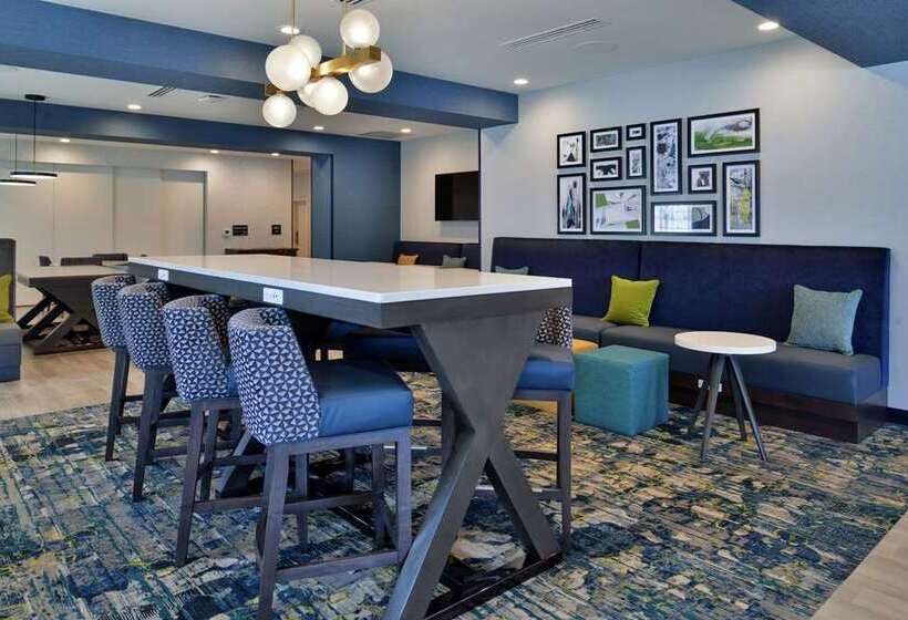 בית מלון כפרי Hampton Inn Cedar Falls Downtown