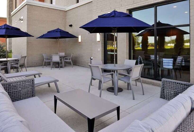בית מלון כפרי Hampton Inn Cedar Falls Downtown