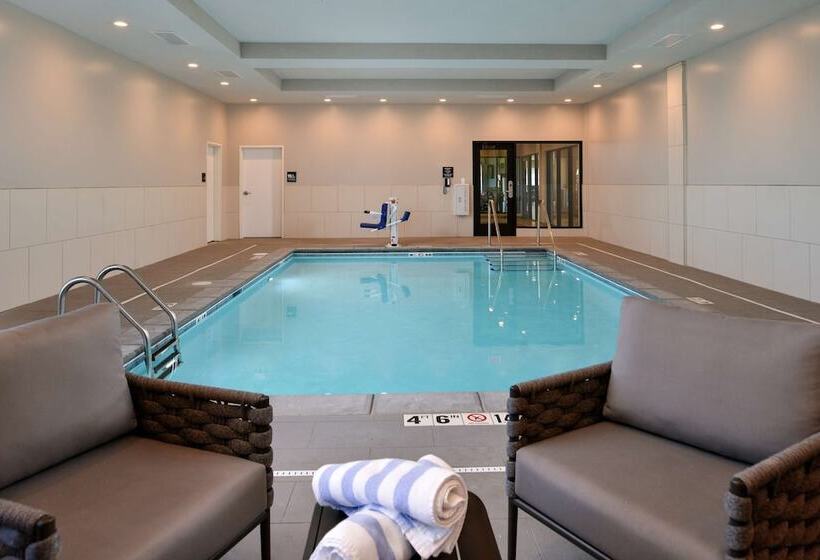 בית מלון כפרי Hampton Inn Cedar Falls Downtown