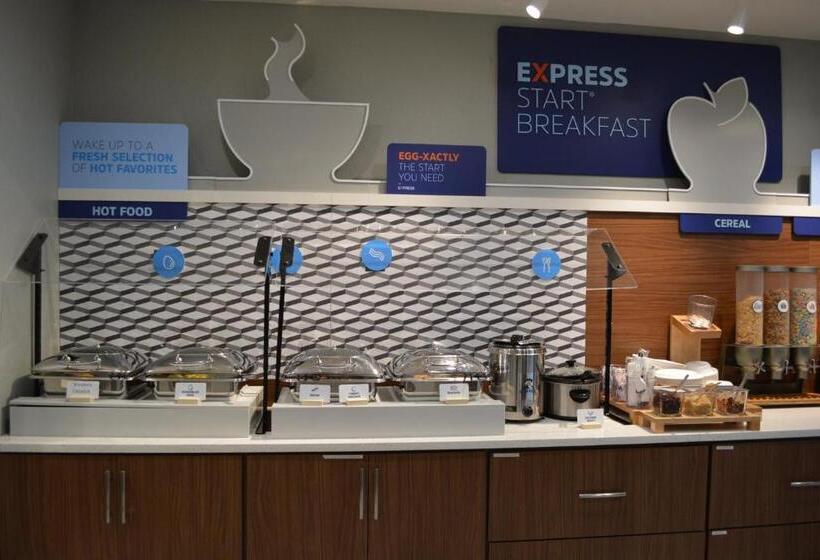 בית מלון כפרי Holiday Inn Express & Suites   Liberal, An Ihg
