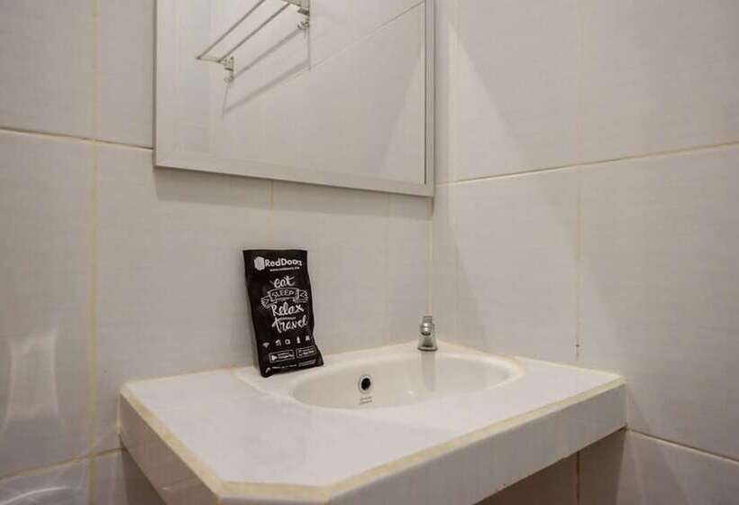 هتل Reddoorz @ Losari Area 2