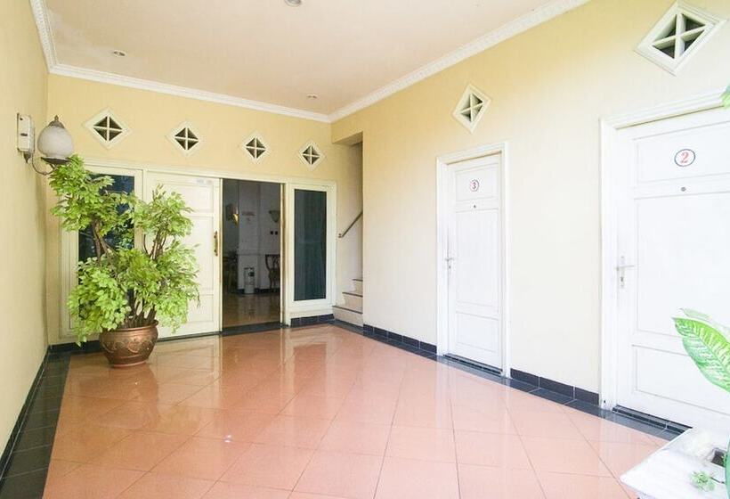 هتل Reddoorz Near Pantai Falajawa Ternate