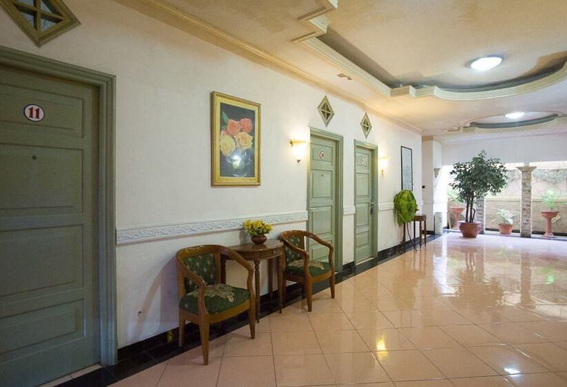 هتل Reddoorz Near Pantai Falajawa Ternate