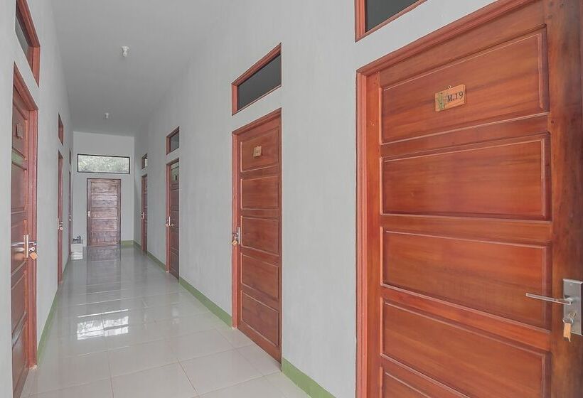 ホテル Reddoorz Near Rs Harapan Bersama