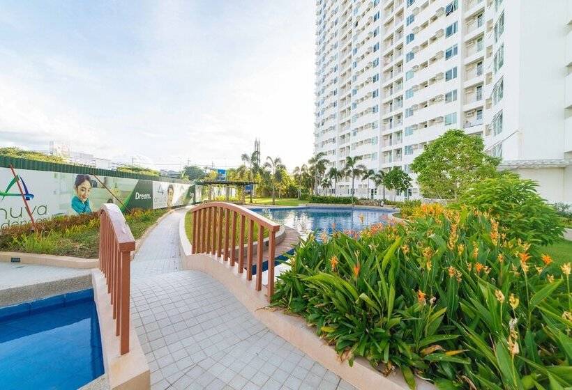 בית מלון כפרי Reddoorz Premium @ Anuva Residences