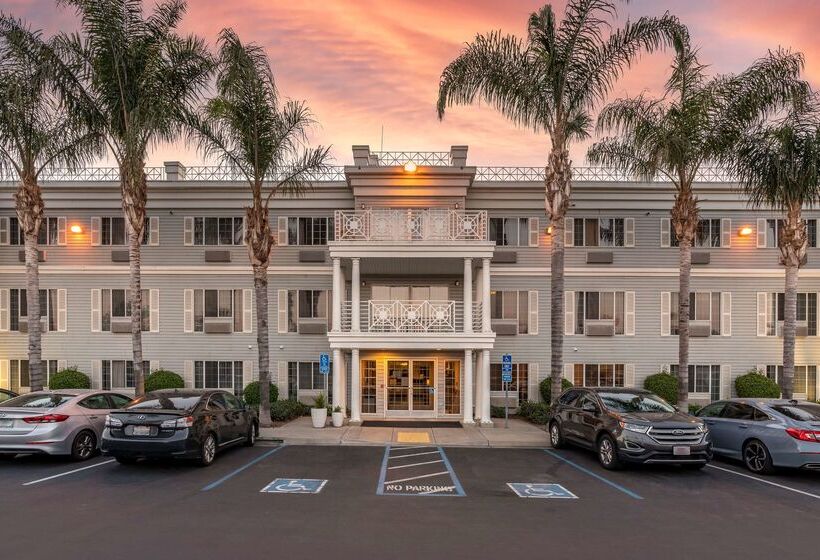 호텔 Best Western Luxury Inn