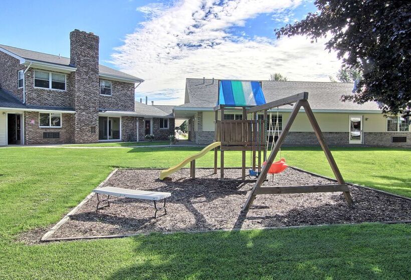בית מלון כפרי Best Western Of Harbor Springs