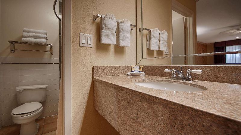 هتل Best Western Pearland Inn