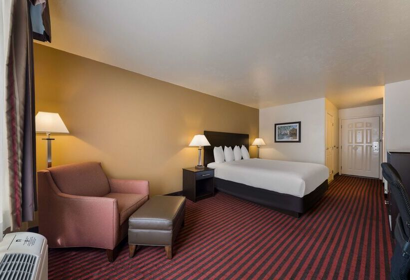Отель Best Western Salinas Valley Inn & Suites