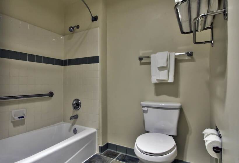Отель Best Western Salinas Valley Inn & Suites