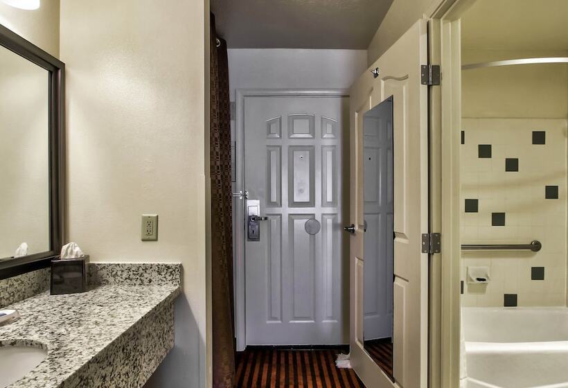 Отель Best Western Salinas Valley Inn & Suites