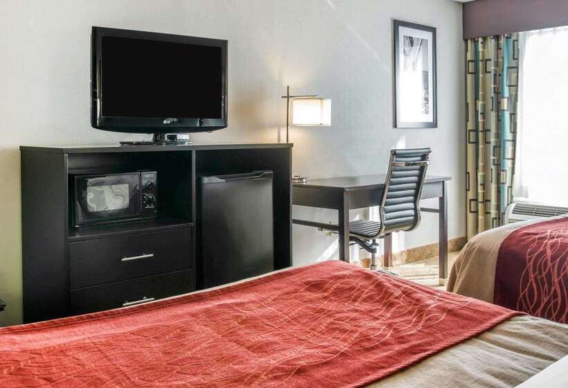호텔 Comfort Inn & Suites Maumee   Toledo I80 90