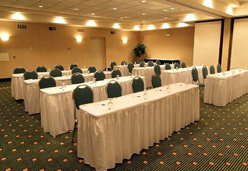 בית מלון כפרי Radisson  Detroitfarmington Hills