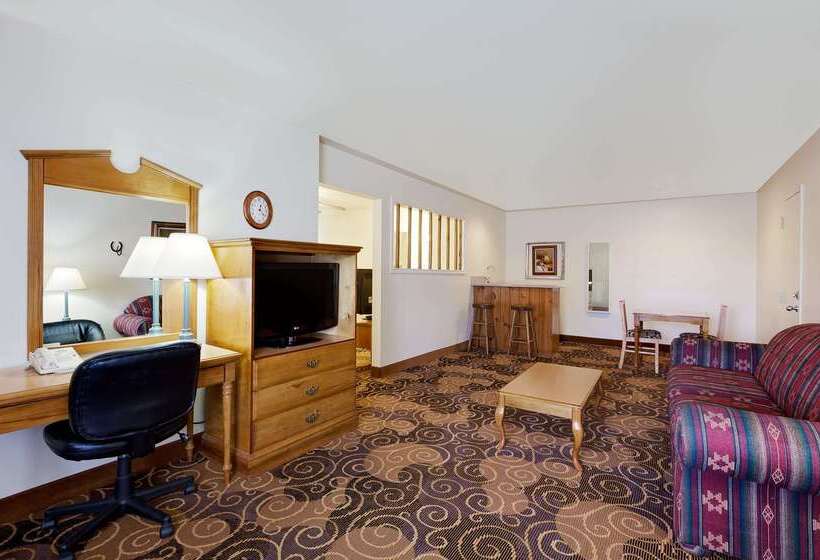 בית מלון כפרי Days Inn By Wyndham San Angelo