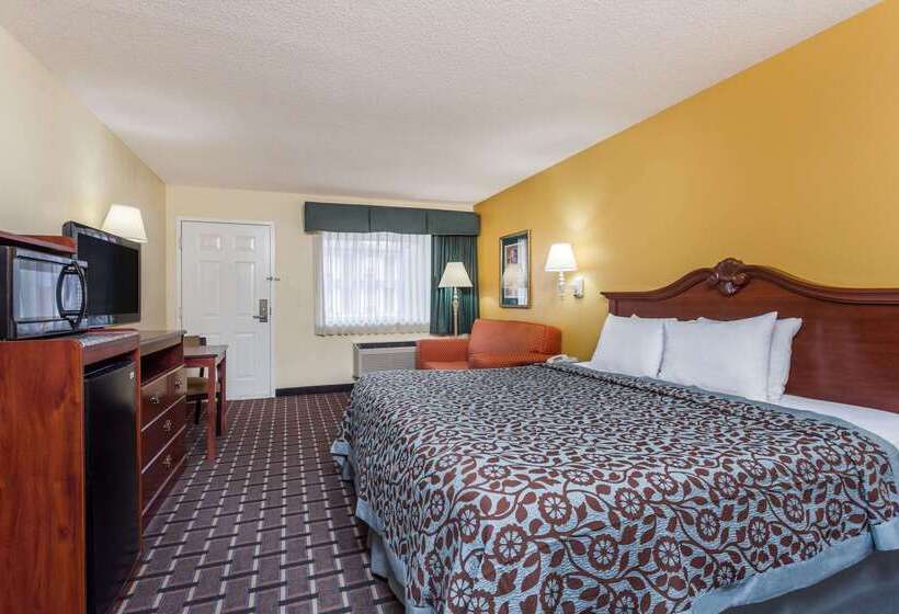 هتل Days Inn & Suites By Wyndham Warner Robins Near Robins Afb