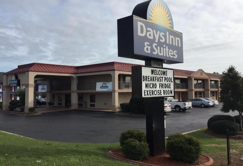 هتل Days Inn & Suites By Wyndham Warner Robins Near Robins Afb