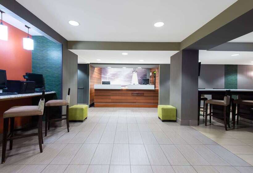 Отель La Quinta By Wyndham Erie