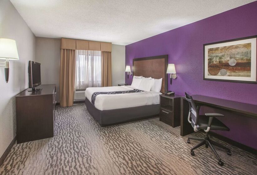 Отель La Quinta By Wyndham Erie