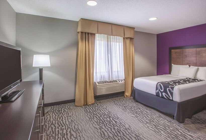 Отель La Quinta By Wyndham Erie