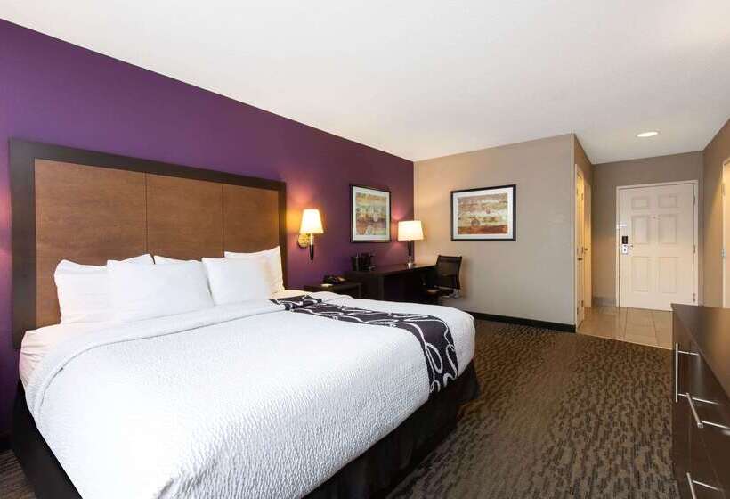 Отель La Quinta By Wyndham Erie