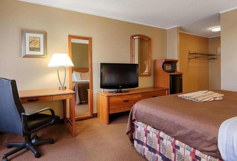 בית מלון כפרי Norwood Inn & Suites Mankato