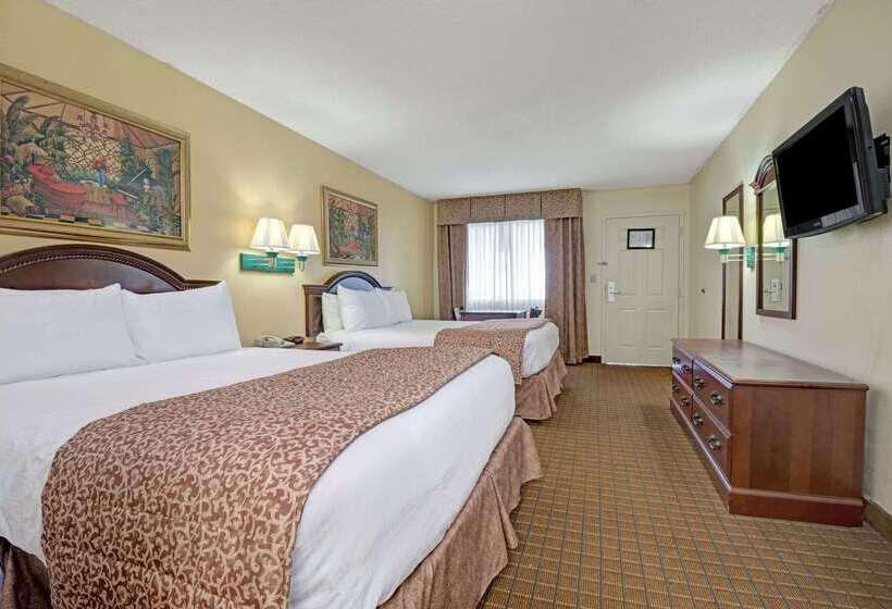 هتل Travelodge By Wyndham Montgomery East