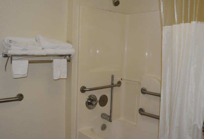 هتل Travelodge By Wyndham Montgomery East