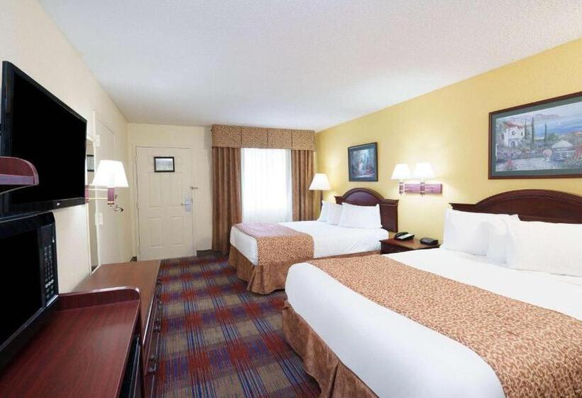 هتل Travelodge By Wyndham Montgomery East