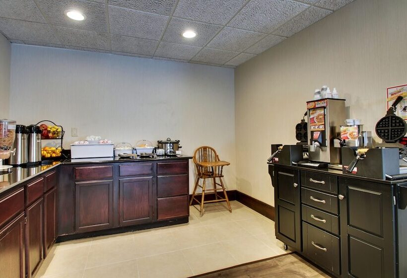 בית מלון כפרי Wingfield Inn & Suites