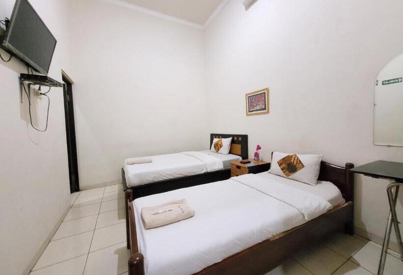 ホテル Ndalem Katong Guest House Ponorogo