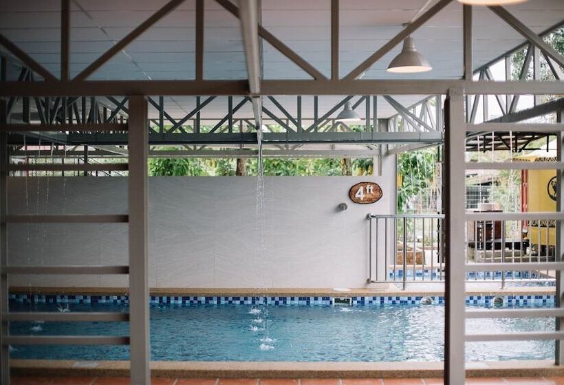 هتل Rick Resort Teluk Intan