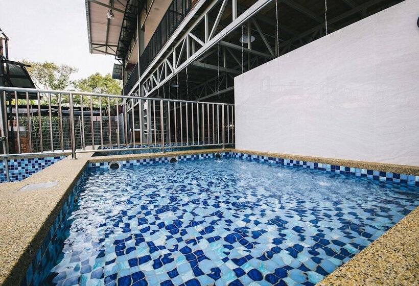 هتل Rick Resort Teluk Intan