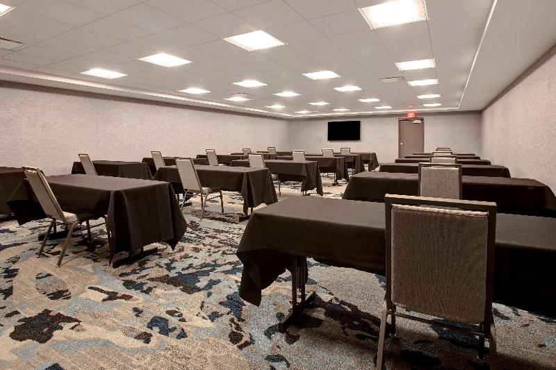هتل Embassy Suites By Hilton Rockford Riverfront