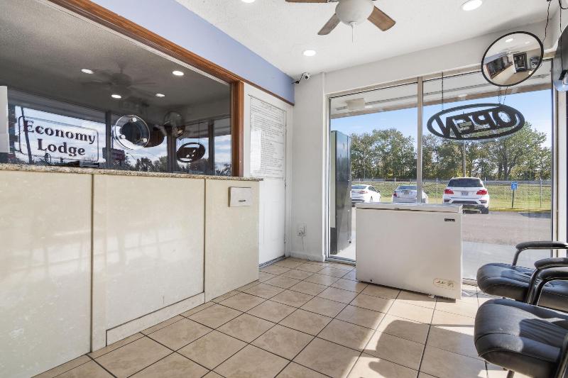 모텔 Economy Lodge Portsmouth