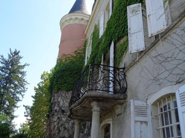 Пансион Chateau De Saintgenix