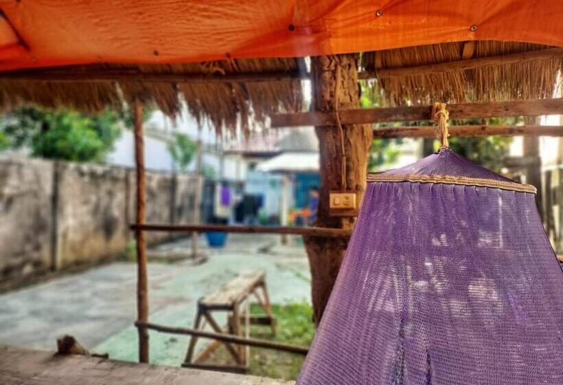 Naga Hostel & Café